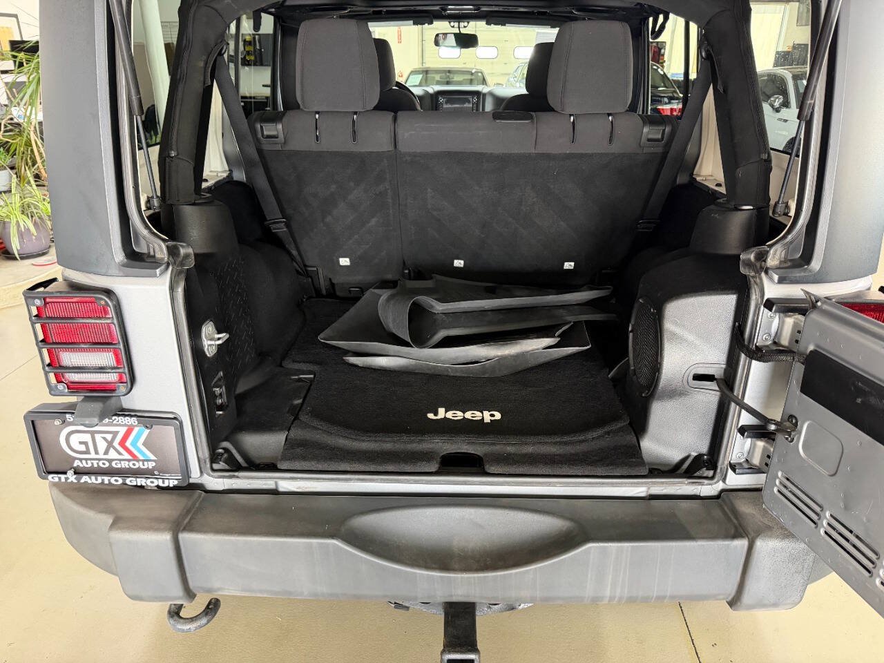 Used 2013 Jeep Wrangler Unlimited Sport AWD/4WD image 9