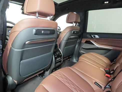 Used 2025 BMW X7 M60i AWD/4WD image 30