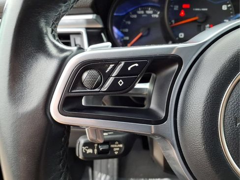 Used 2018 Porsche Macan AWD/4WD image 25