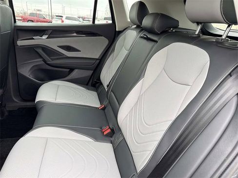 New 2026 Volkswagen Tiguan SE image 15