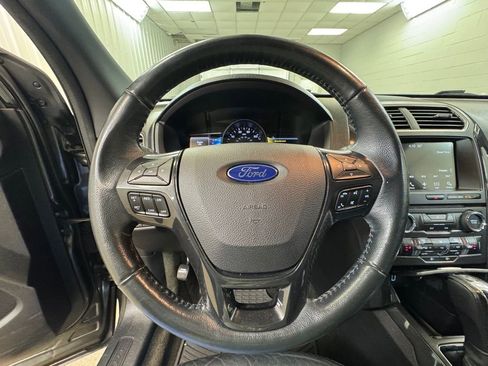 Used 2017 Ford Explorer XLT w/ Equipment Group 202A image 33