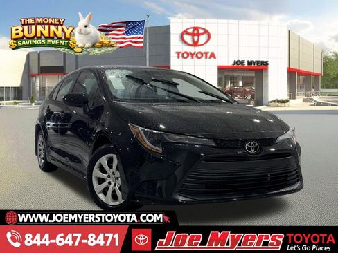 Used 2026 Toyota Corolla LE image 1