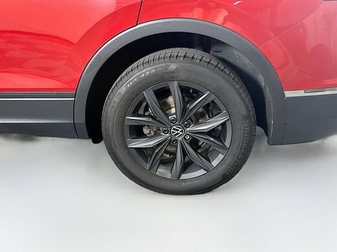 Used 2024 Volkswagen Tiguan SE AWD/4WD image 11