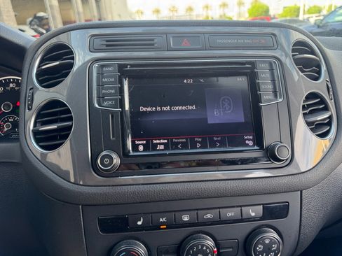 Used 2017 Volkswagen Tiguan S image 28