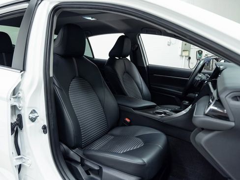 Used 2023 Toyota Camry SE image 25