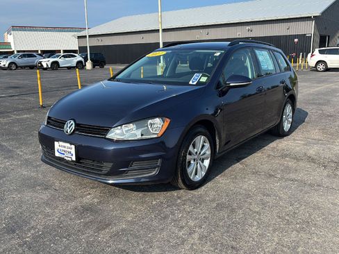Used 2017 Volkswagen Golf S AWD/4WD image 3