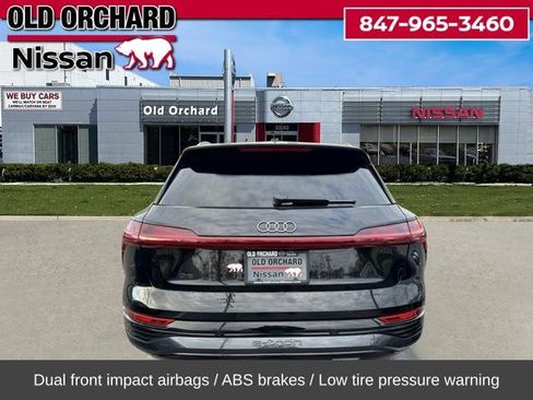 Used 2024 Audi Q8 e-tron Premium Plus image 8