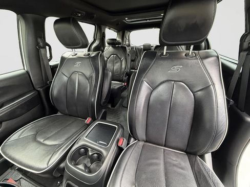 Used 2019 Chrysler Pacifica Limited w/ Advanced Safetytec Group FWD image 13
