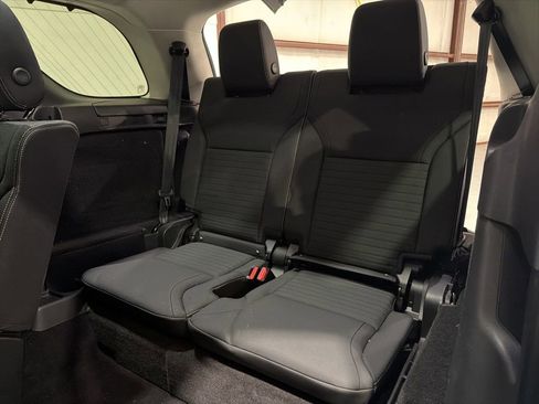 Used 2021 Land Rover Discovery S image 35