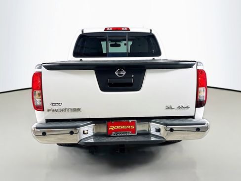 Used 2016 Nissan Frontier SL w/ Moonroof Package AWD/4WD image 7