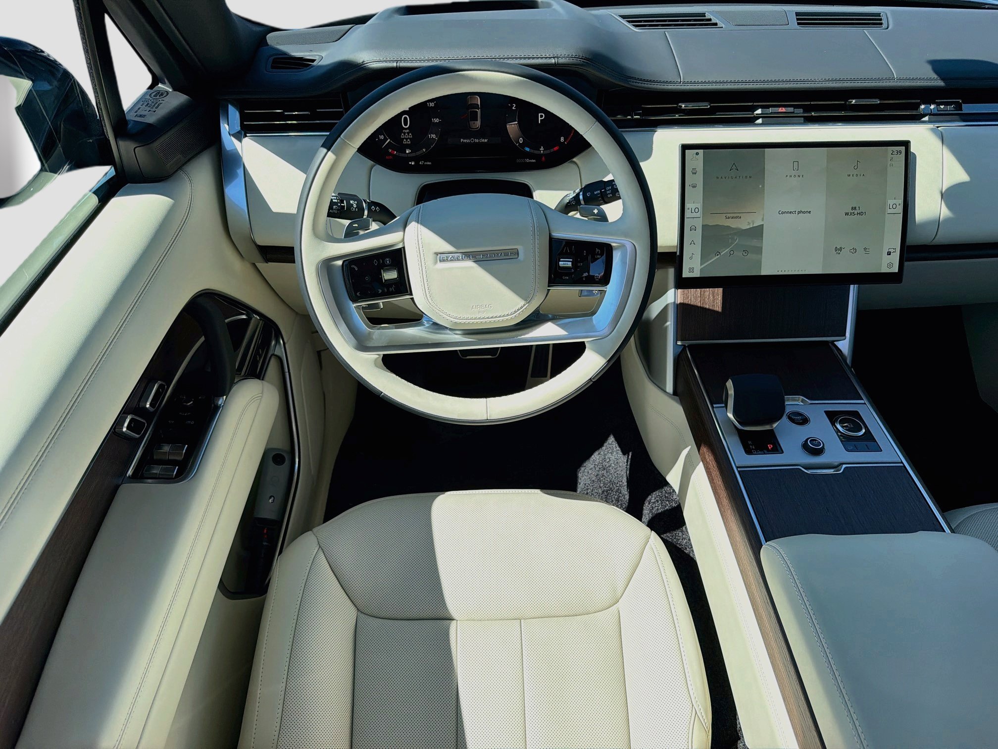 New 2027 Land Rover Range Rover Long Wheelbase SE AWD/4WD image 17