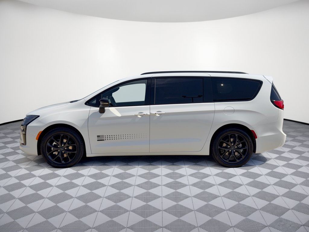 New 2027 Chrysler Pacifica Select FWD image 2