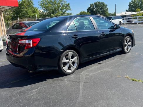 Used 2012 Toyota Camry SE w/ Leather Pkg FWD image 7