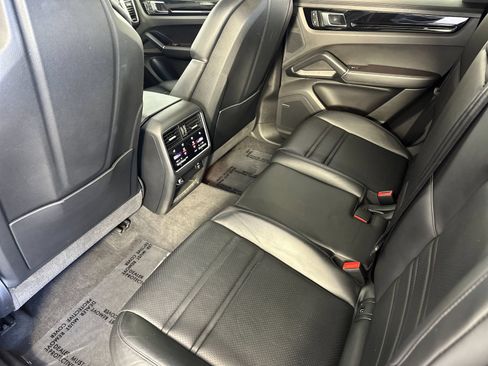 Certified 2023 Porsche Cayenne AWD/4WD image 14