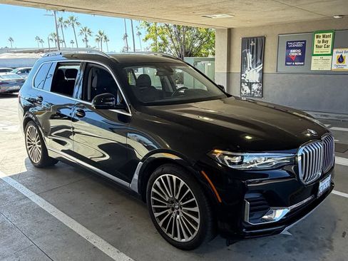 Used 2022 BMW X7 xDrive40i w/ Parking Assistance Package AWD/4WD image 3