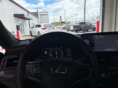 Used 2022 Lexus ES 350 w/ Premium Package FWD image 9