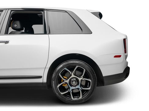 Used 2023 Rolls-Royce Cullinan Black Badge w/ Dark Exterior Package AWD/4WD image 25