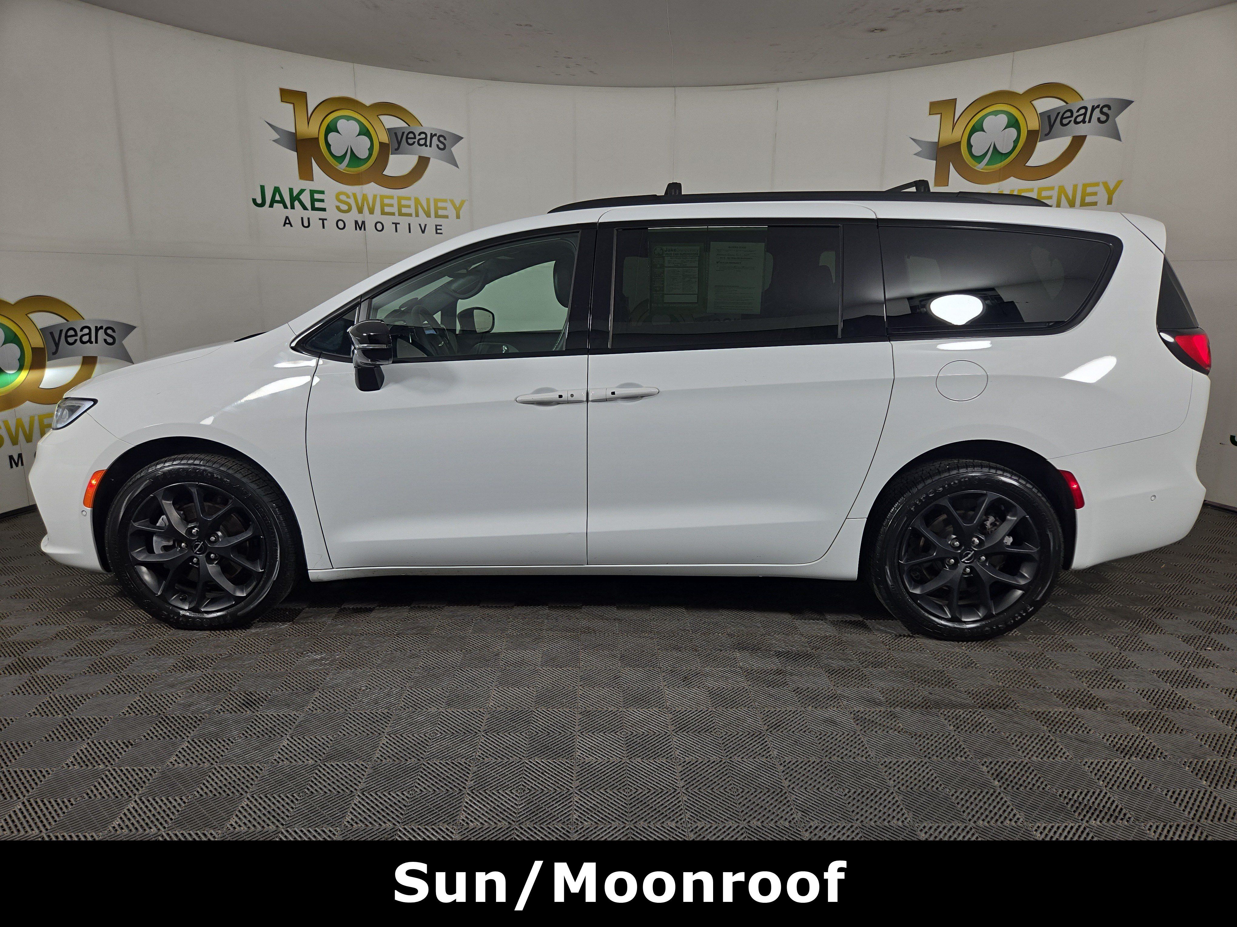Certified 2023 Chrysler Pacifica Limited w/ S Appearance Package AWD/4WD image 6