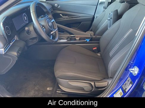 Used 2025 Hyundai Elantra SEL image 9