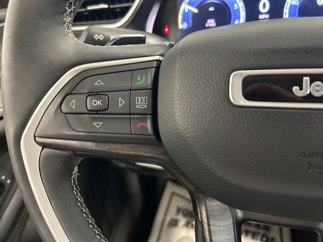 Used 2023 Jeep Grand Cherokee Limited AWD/4WD image 25