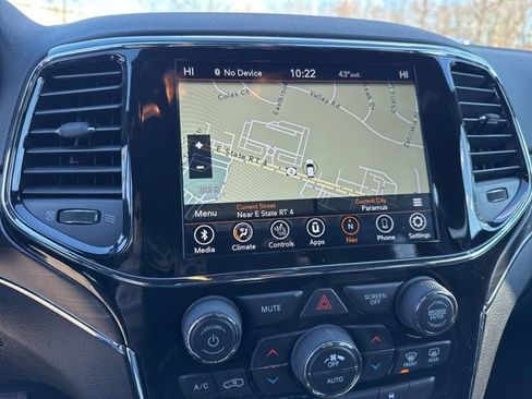 Used 2022 Jeep Grand Cherokee Limited image 6