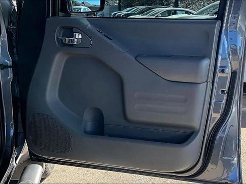 Certified 2021 Nissan Frontier SV w/ Midnight Edition Floor Mats image 22