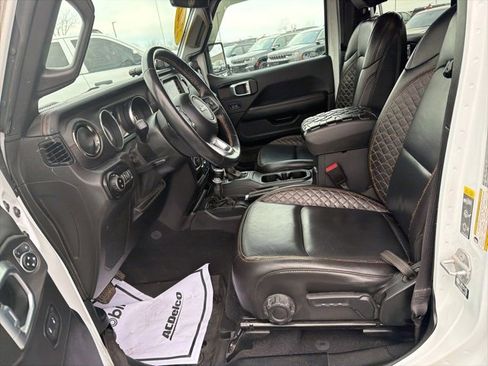 Used 2021 Jeep Gladiator Overland image 12