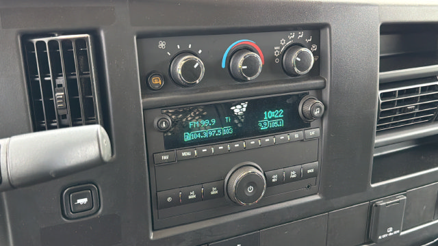 Used 2025 Chevrolet Express 2500 w/ Driver Convenience Package RWD image 27