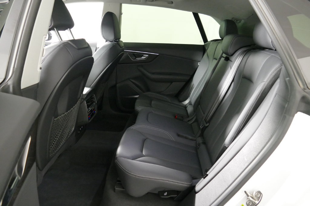 Used 2023 Audi Q8 Premium Plus AWD/4WD image 32