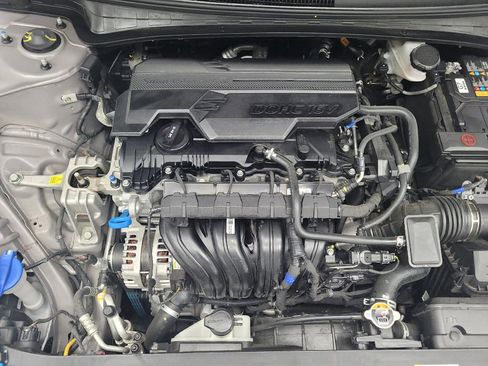 Used 2025 Hyundai Elantra SE FWD image 30