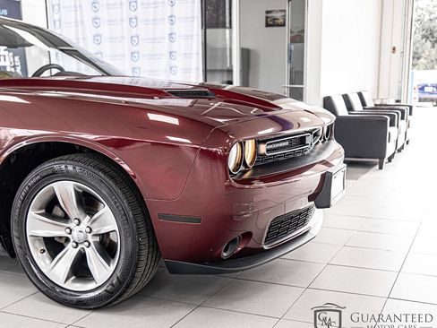 Used 2019 Dodge Challenger SXT RWD image 4