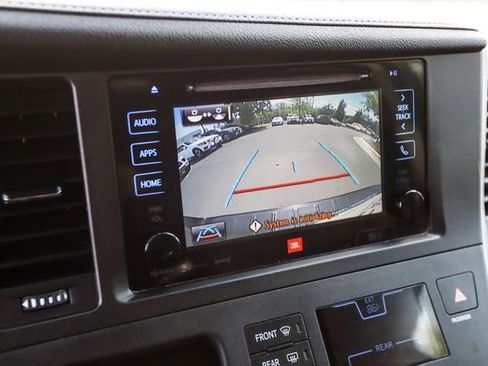 Used 2017 Toyota Sienna Limited Premium image 46