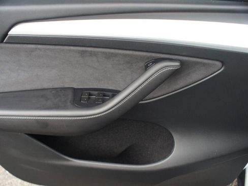 Used 2023 Tesla Model Y Performance AWD/4WD image 28