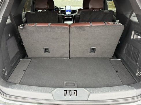 Used 2023 Ford Explorer Platinum w/ Technology Package image 39