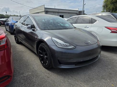 Used 2018 Tesla Model 3 Mid Range image 1