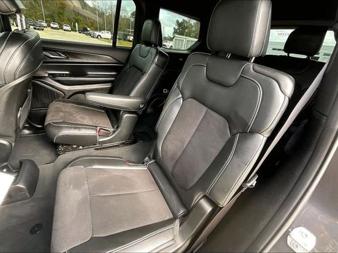 Used 2023 Jeep Grand Cherokee L Laredo image 24