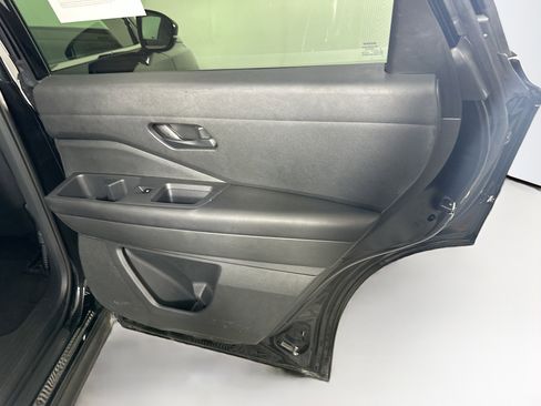 Used 2025 Nissan Pathfinder SV FWD image 31