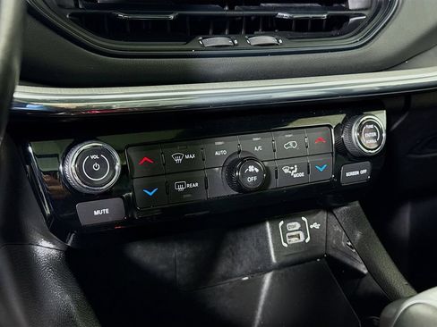 Used 2022 Jeep Compass High Altitude AWD/4WD image 10