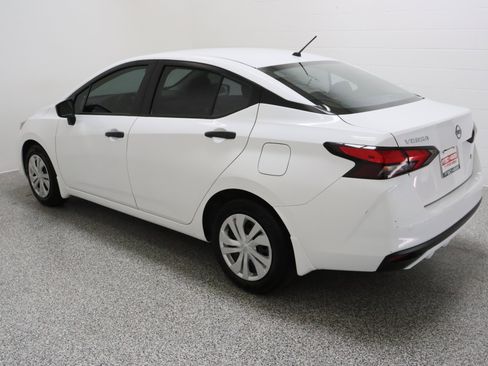 Used 2025 Nissan Versa S w/ Trunk Package image 9