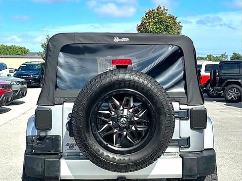 Used 2014 Jeep Wrangler Unlimited Sahara w/ Connectivity Group AWD/4WD image 10