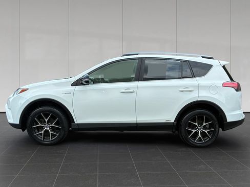 Used 2017 Toyota RAV4 SE AWD/4WD image 2
