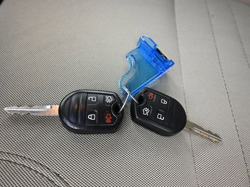 Used 2017 Ford Taurus SE image 46