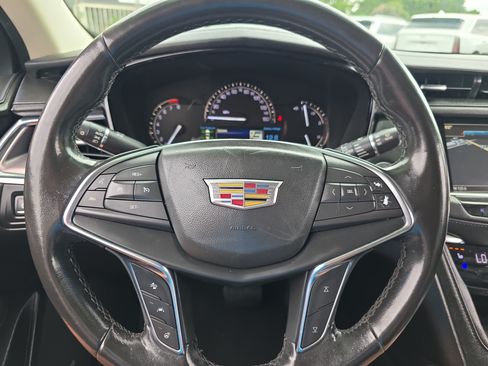 Used 2018 Cadillac XT5 Premium Luxury FWD image 18