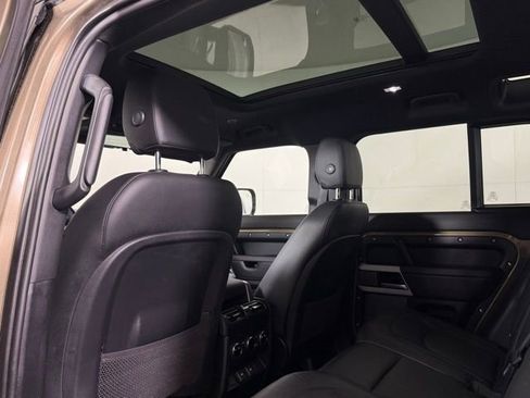 Certified 2024 Land Rover Defender 110 SE image 23