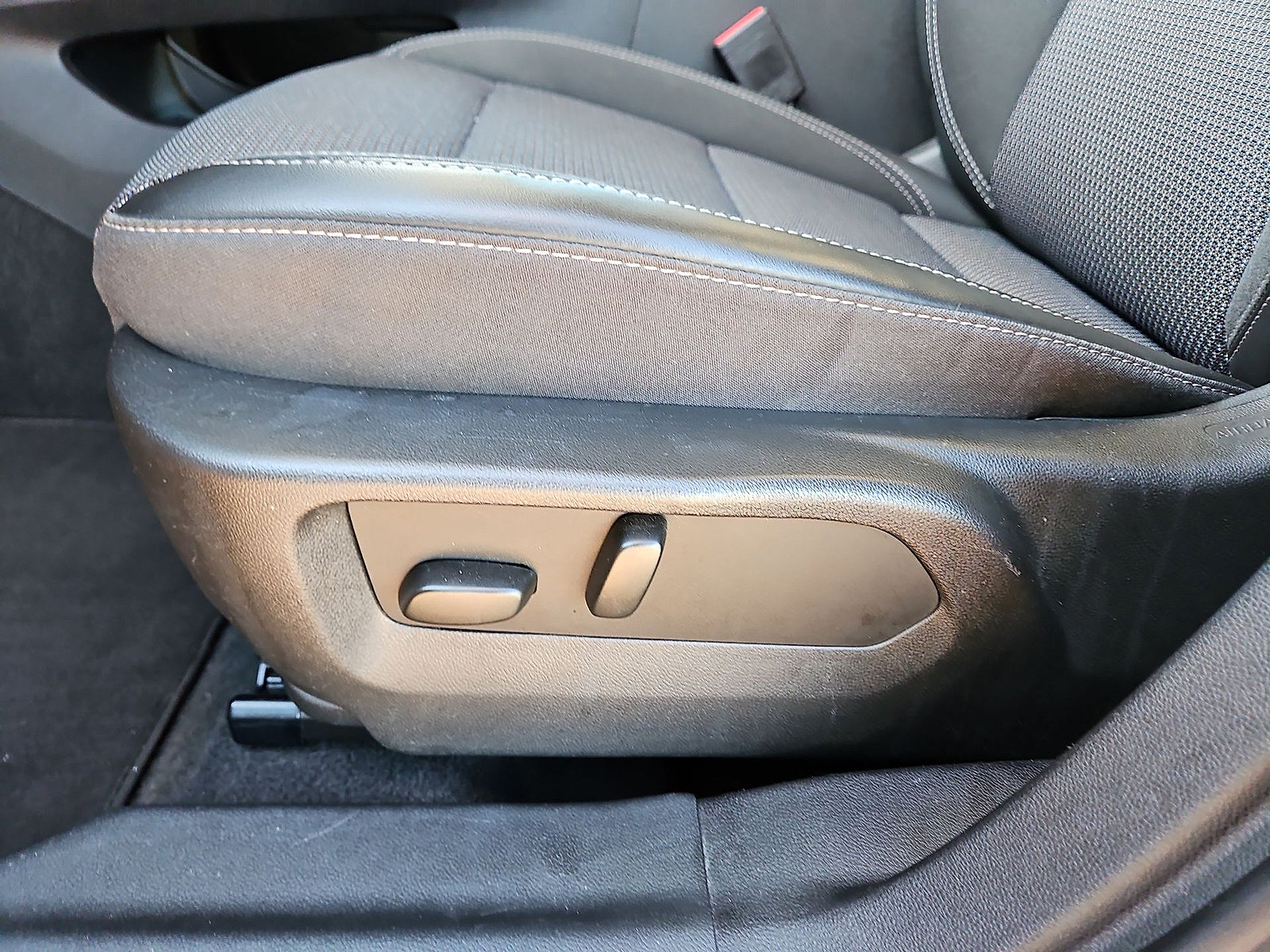 Used 2023 Buick Envision Preferred FWD image 17