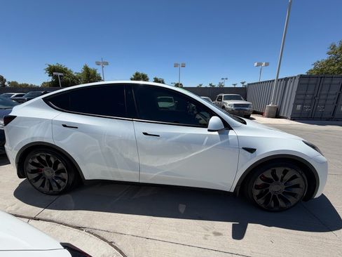 Used 2022 Tesla Model Y Performance AWD/4WD image 3