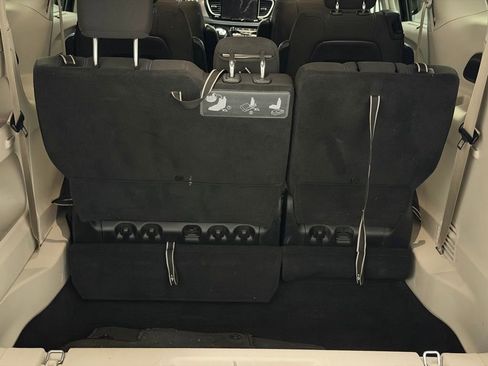 Used 2021 Chrysler Pacifica Touring w/ Cold Weather Group FWD image 21