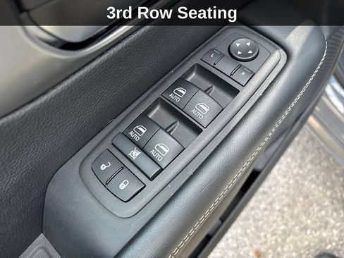Used 2025 Chrysler Pacifica Select FWD image 15