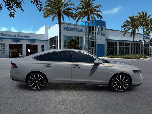 Used 2024 Honda Accord Touring image 9