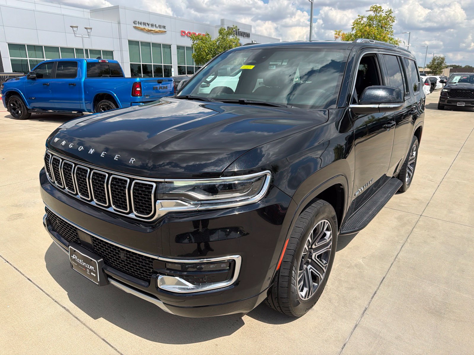 Used 2024 Jeep Wagoneer Series II RWD image 9